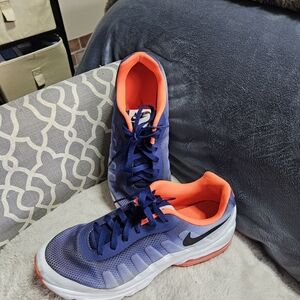 Nike Men’s Sneakers in Navy and Bright Orange